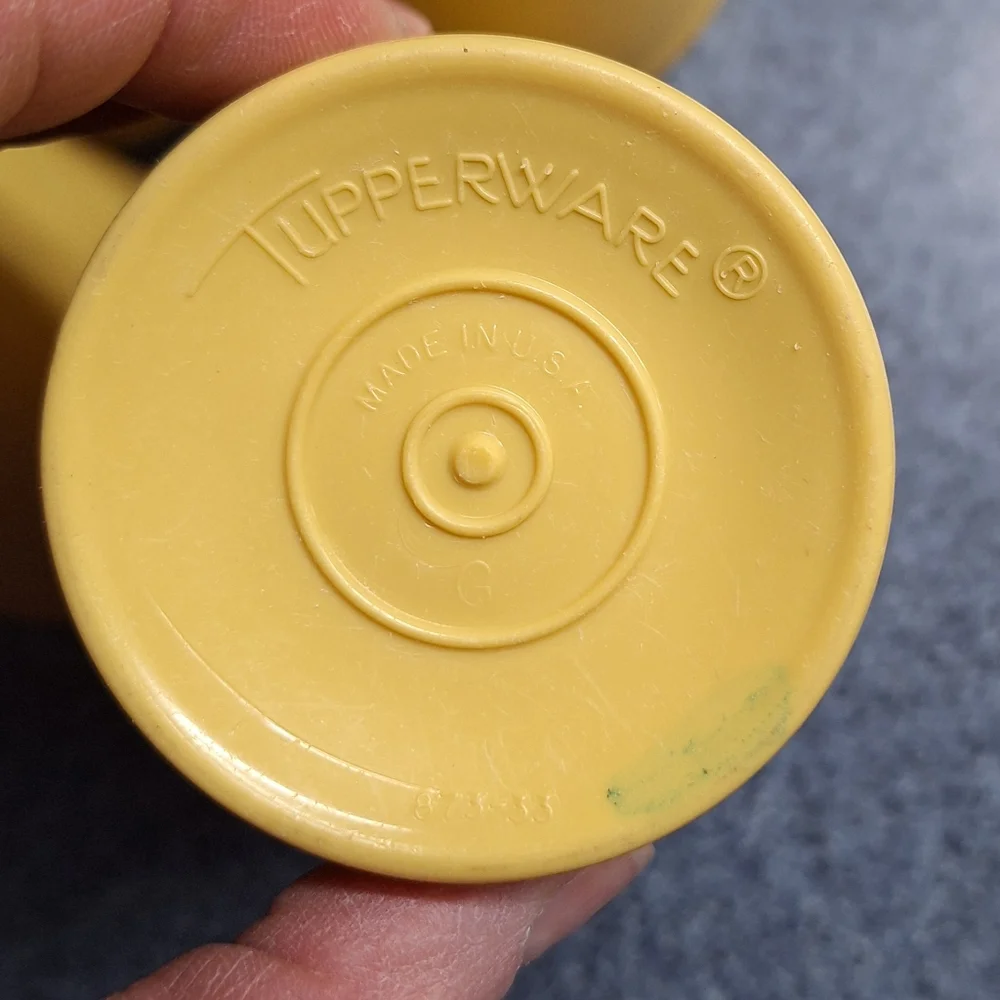 Vintage Tupperware Harvest Gold 10 Ounce Tumbler Set(4)